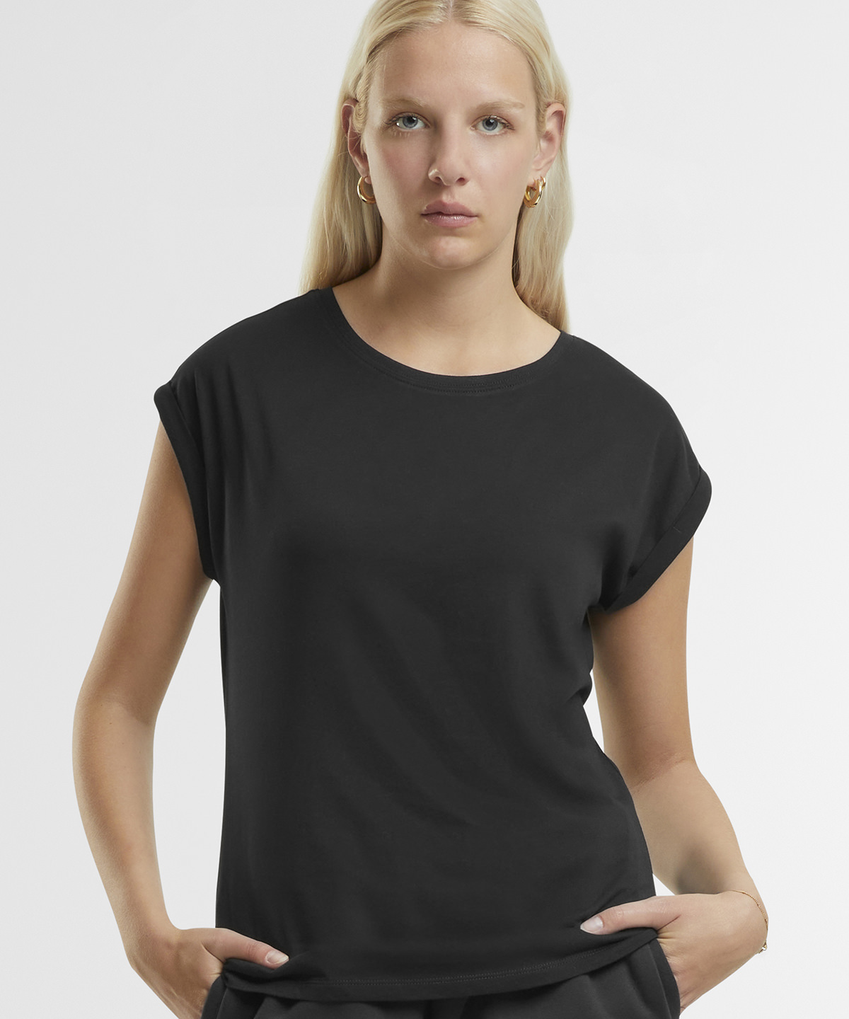 Womens regular extended shoulder tee